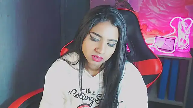 Delilah Blazee online show from 03.17.25