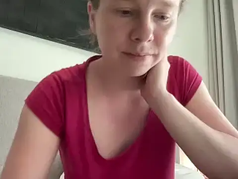 SweetLucy96 online show from 05.04.26
