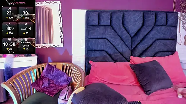 Mia-Bloom online show from 02.11.25