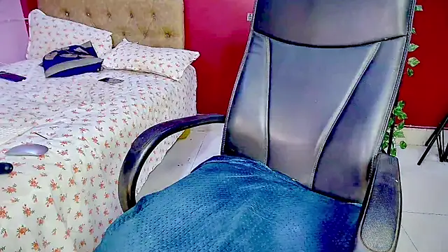 Snapshot of Naughty_nightz chatting on 01.23.25 Naughty nightz online show from 01.23.25