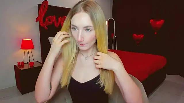 Snapshot of bella__rose chatting on 02.15.25 bella rose online show from 02.15.25