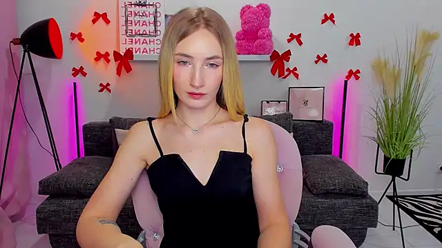 Snapshot of bella__rose chatting on 02.21.25 bella rose online show from 02.21.25