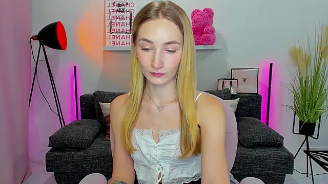 Snapshot of bella__rose chatting on 02.26.25 bella rose online show from 02.26.25