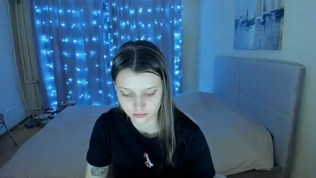 Snapshot of SoniNesti chatting on 02.06.25 SoniNesti online show from 02.06.25