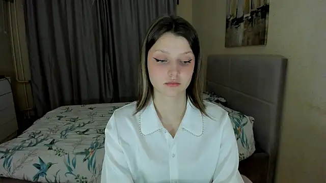 Snapshot of SoniNesti chatting on 10.10.25 SoniNesti online show from 10.10.25