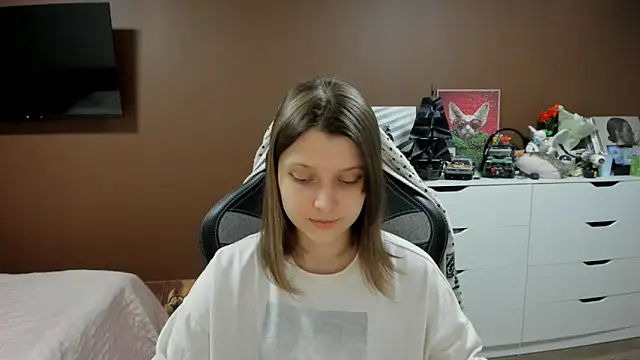 Snapshot of SoniNesti chatting on 04.25.26 SoniNesti online show from 04.25.26