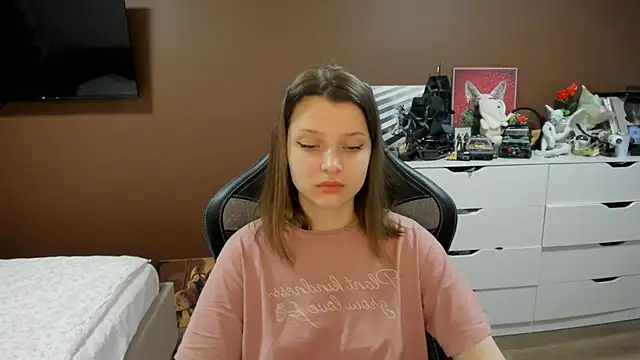 Snapshot of SoniNesti chatting on 05.15.26 SoniNesti online show from 05.15.26
