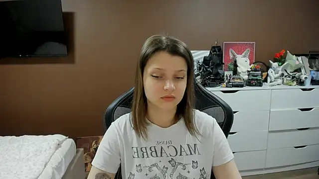 Snapshot of SoniNesti chatting on 05.16.26 SoniNesti online show from 05.16.26