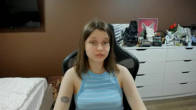 Snapshot of SoniNesti chatting on 05.23.26 SoniNesti online show from 05.23.26
