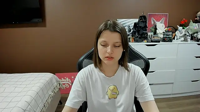 Snapshot of SoniNesti chatting on 07.17.26 SoniNesti online show from 07.17.26