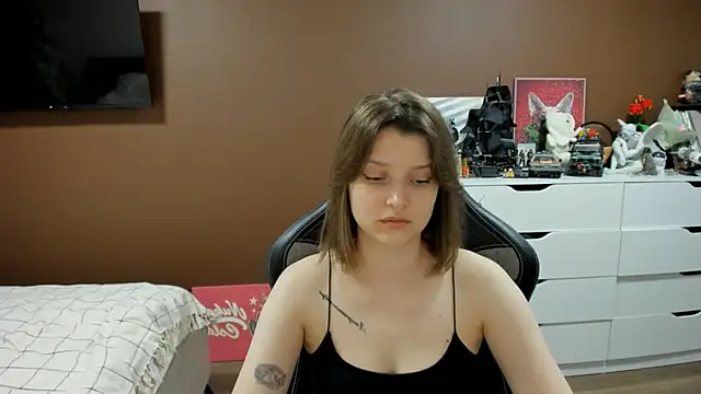 Snapshot of SoniNesti chatting on 07.23.26 SoniNesti online show from 07.23.26