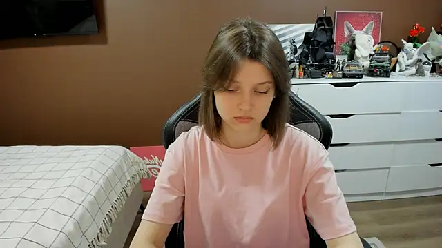 Snapshot of SoniNesti chatting on 07.24.26 SoniNesti online show from 07.24.26