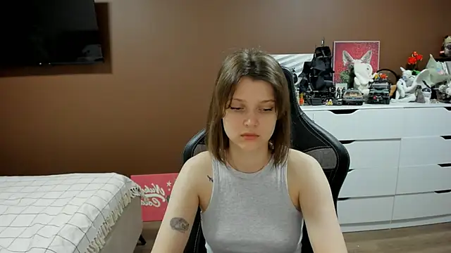 Snapshot of SoniNesti chatting on 07.28.26 SoniNesti online show from 07.28.26