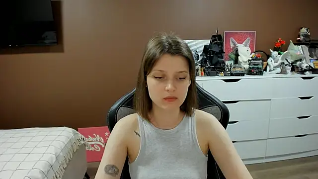 Snapshot of SoniNesti chatting on 07.28.26 SoniNesti online show from 07.28.26