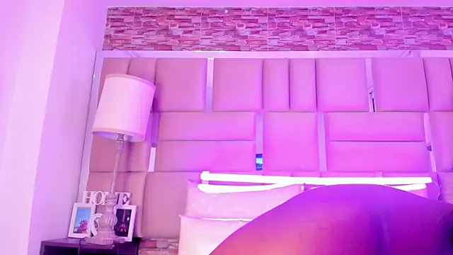 ShaniaBrownn online show from 10.11.25