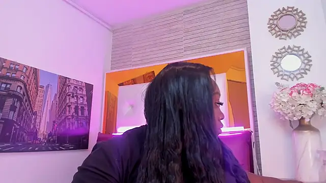 ShaniaBrownn online show from 11.28.25