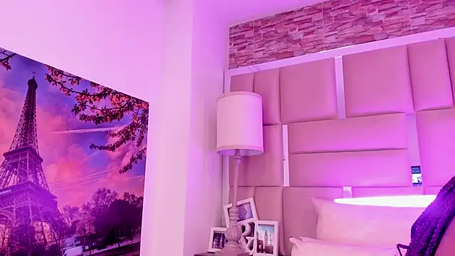 ShaniaBrownn online show from 05.17.26