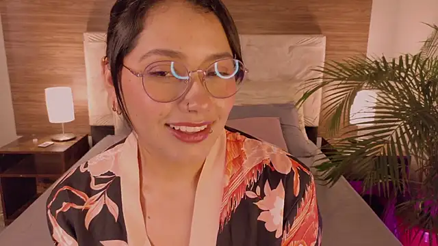 LauraRuiz1 online show from 07.10.26