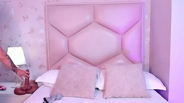 ambar sullivan online show from 10.04.25