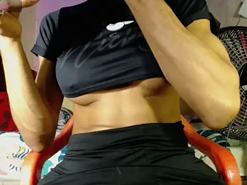 Snapshot of SexyLindaBig chatting on 11.30.25 SexyLindaBig online show from 11.30.25