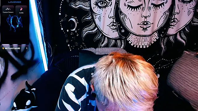 Marieblueeyes online show from 05.15.26