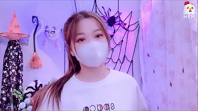 Snapshot of hen237 chatting on 10.20.25 hen237 online show from 10.20.25