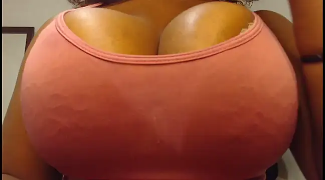 Snapshot of biggracie chatting on 03.02.25 biggracie online show from 03.02.25