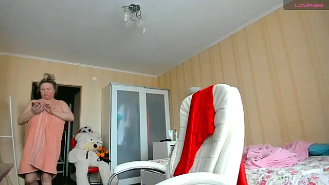 Snapshot of PamHardFuck chatting on 02.28.26 PamHardFuck online show from 02.28.26