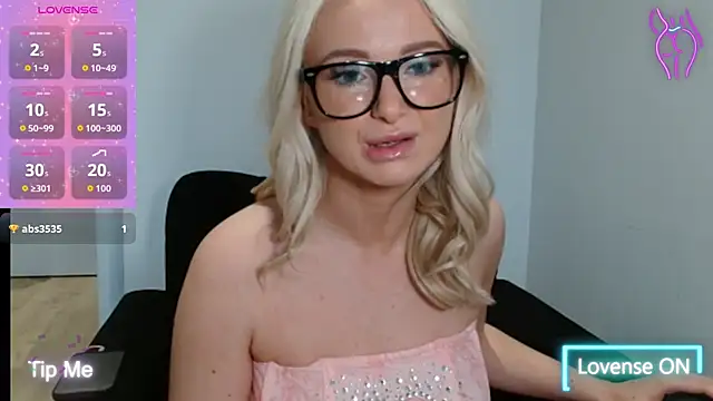 Snapshot of chelseablonde chatting on 11.13.25 chelseablonde online show from 11.13.25