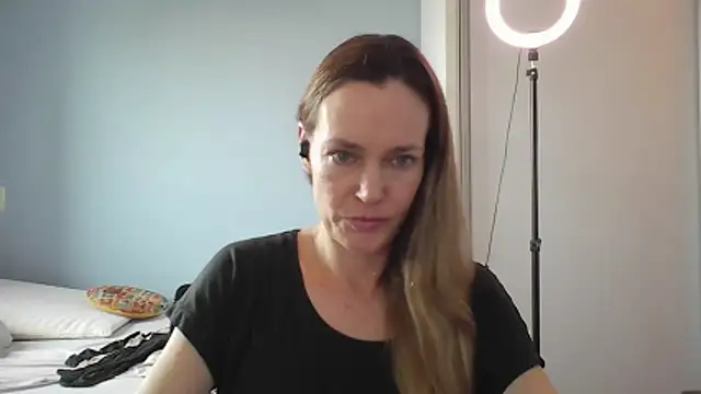 Annylove1 online show from 12.16.25