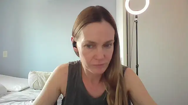 Annylove1 online show from 12.22.25