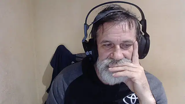 Snapshot of AlexNudo chatting on 11.07.25 AlexNudo online show from 11.07.25