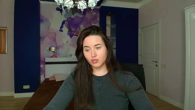 Roxie Bradley online show from 12.18.24