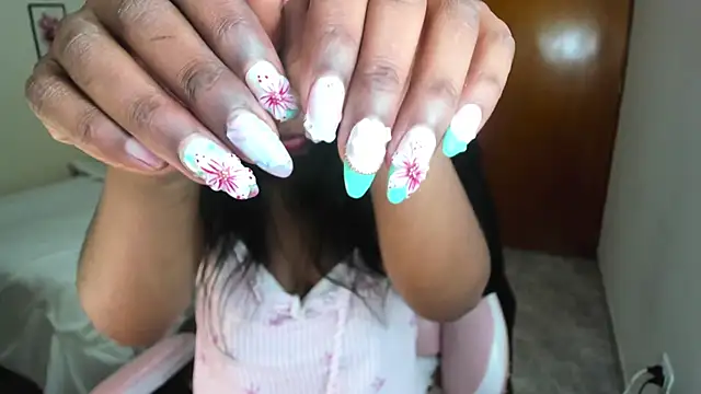 Snapshot of charlott7 chatting on 02.01.26 charlott7 online show from 02.01.26