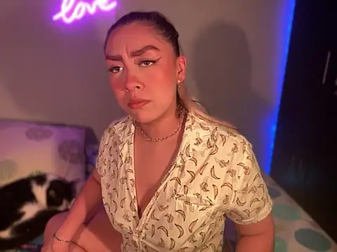 Snapshot of Im_sophiie chatting on 01.11.25 Im sophiie online show from 01.11.25