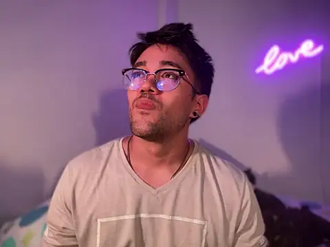 Snapshot of Im_sophiie chatting on 01.12.25 Im sophiie online show from 01.12.25