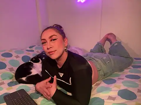 Snapshot of Im_sophiie chatting on 01.21.25 Im sophiie online show from 01.21.25