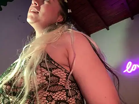 Snapshot of Im_sophiie chatting on 01.29.25 Im sophiie online show from 01.29.25