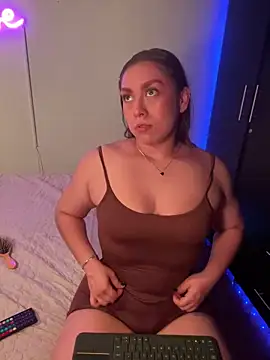 Snapshot of Im_sophiie chatting on 02.14.25 Im sophiie online show from 02.14.25