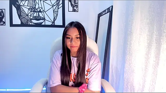 Snapshot of Ciara8 chatting on 12.29.24 Ciara8 online show from 12.29.24