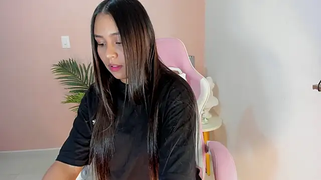 Snapshot of Ciara8 chatting on 10.04.25 Ciara8 online show from 10.04.25