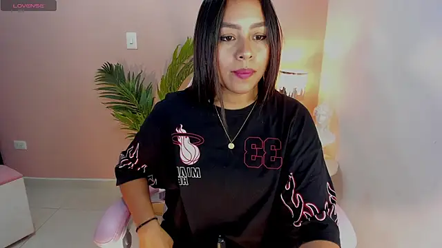 Snapshot of Ciara8 chatting on 10.21.25 Ciara8 online show from 10.21.25