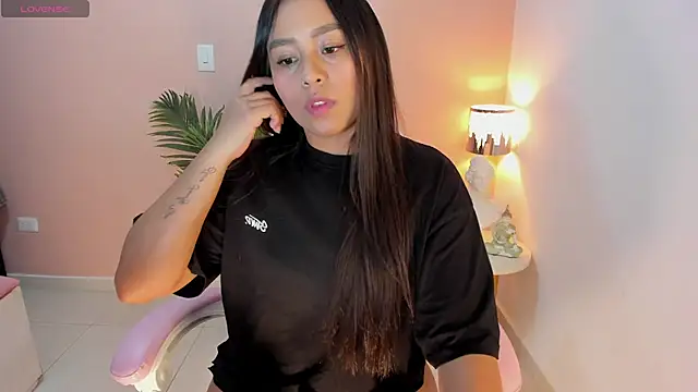 Snapshot of Ciara8 chatting on 10.27.25 Ciara8 online show from 10.27.25