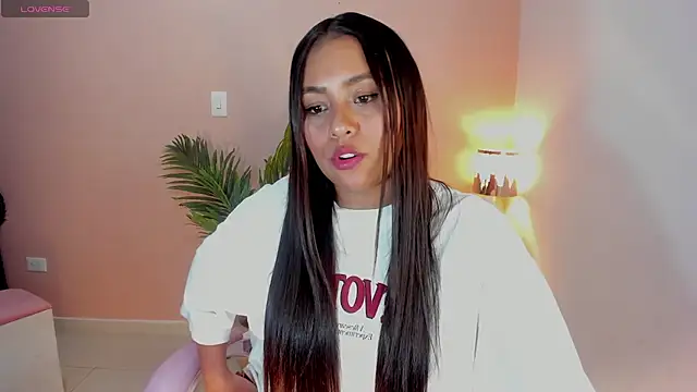 Snapshot of Ciara8 chatting on 11.15.25 Ciara8 online show from 11.15.25