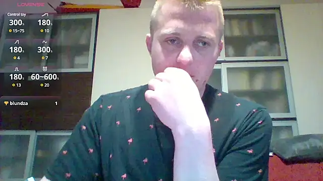 Snapshot of Matttthees chatting on 03.23.25 Matttthees online show from 03.23.25