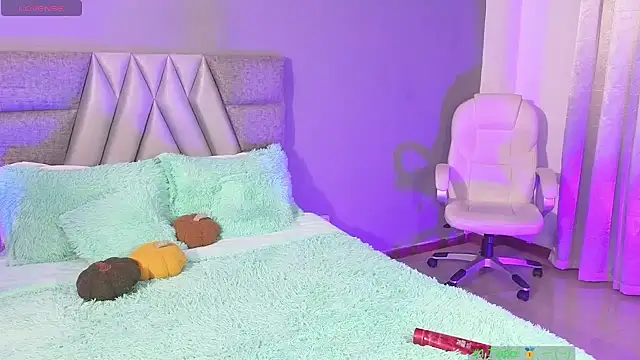 Miaparkerss  online show from 01.31.25