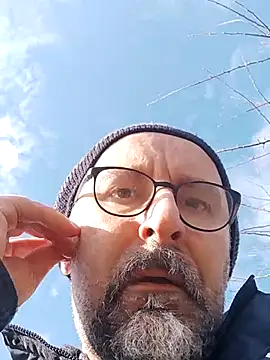 Snapshot of BuckWessle chatting on 02.20.25 BuckWessle online show from 02.20.25