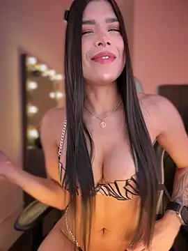 JanyLunaa online show from 11.20.25