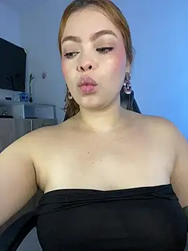 Snapshot of Liza_1 chatting on 11.15.25 Liza 1 online show from 11.15.25