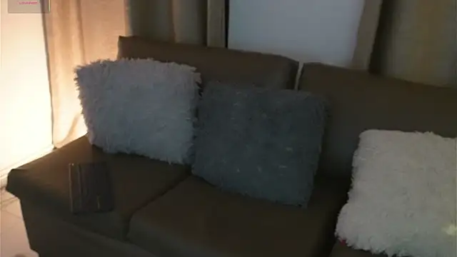 Snapshot of Valeriestyle chatting on 11.21.25 Valeriestyle online show from 11.21.25